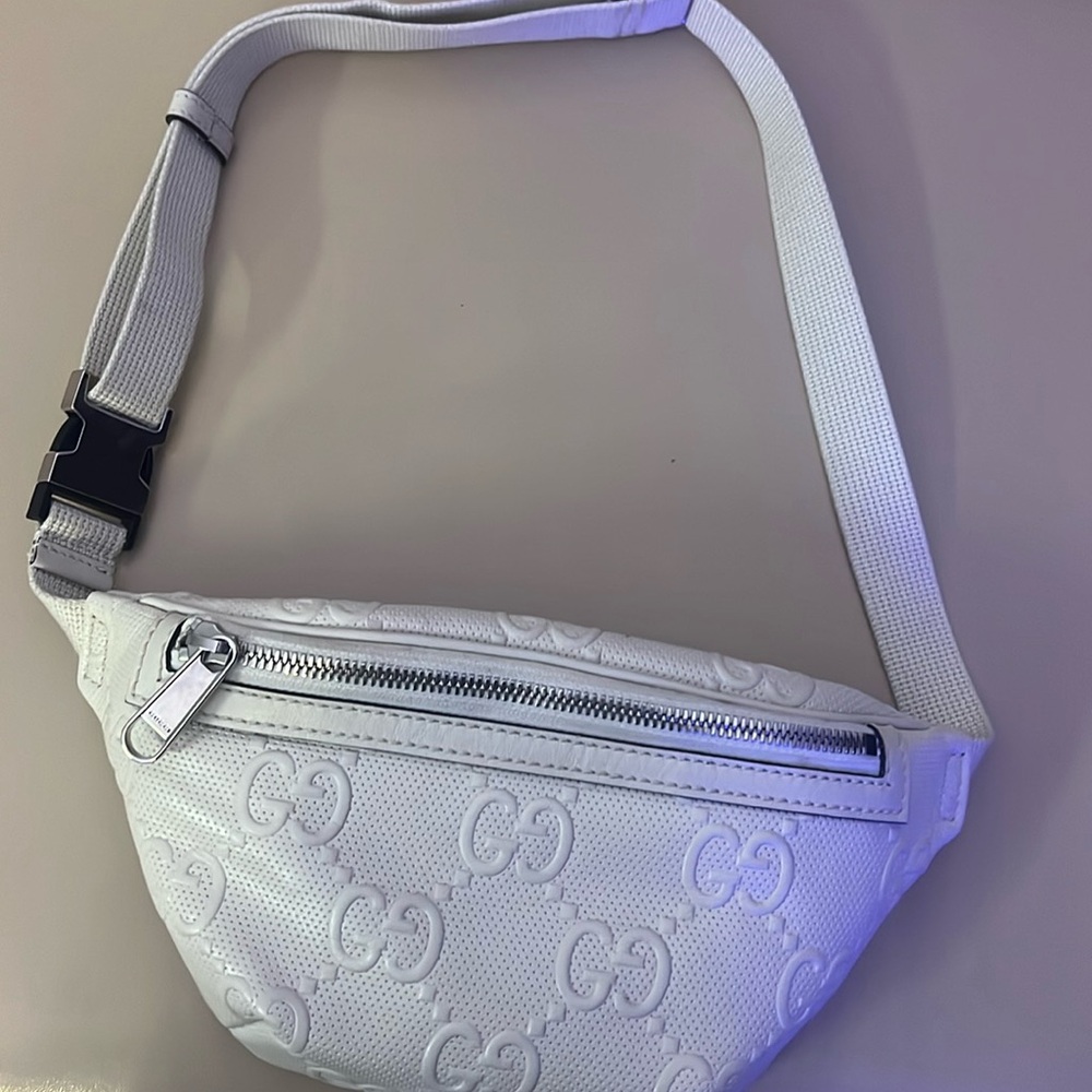 Gucci embossed belt purse😍